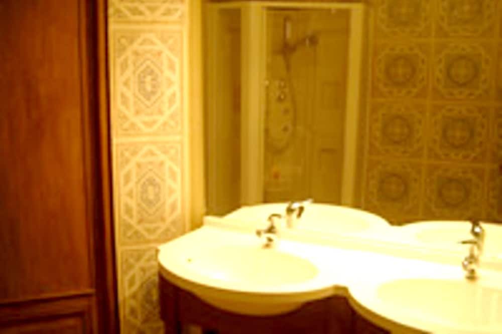 Photo of Bathroom in Daumeray