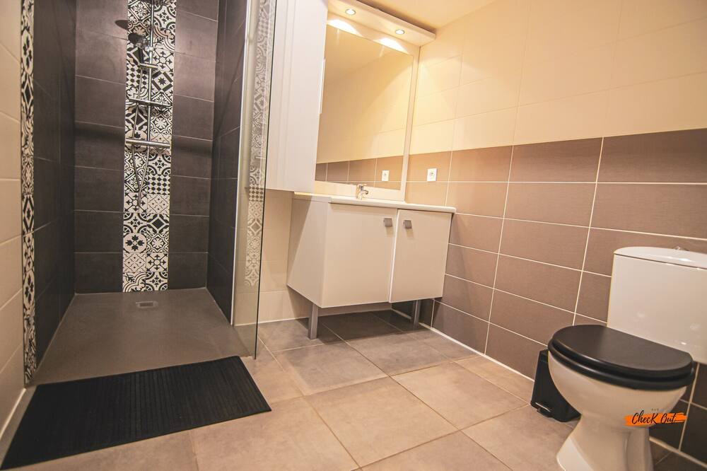 Photo of Bathroom in Clemenceau
