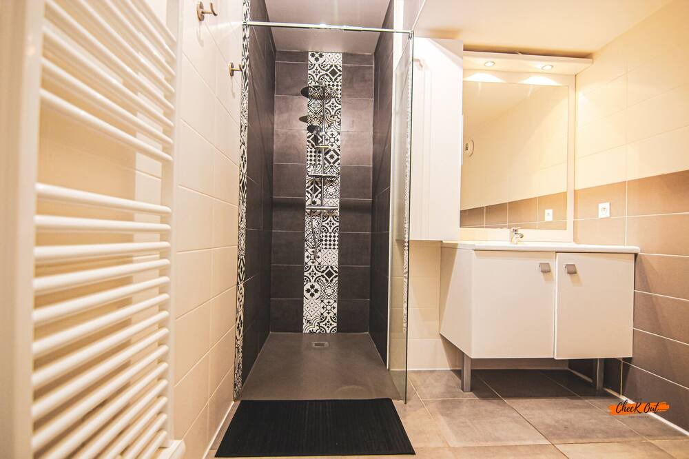 Photo of Bathroom in Clemenceau