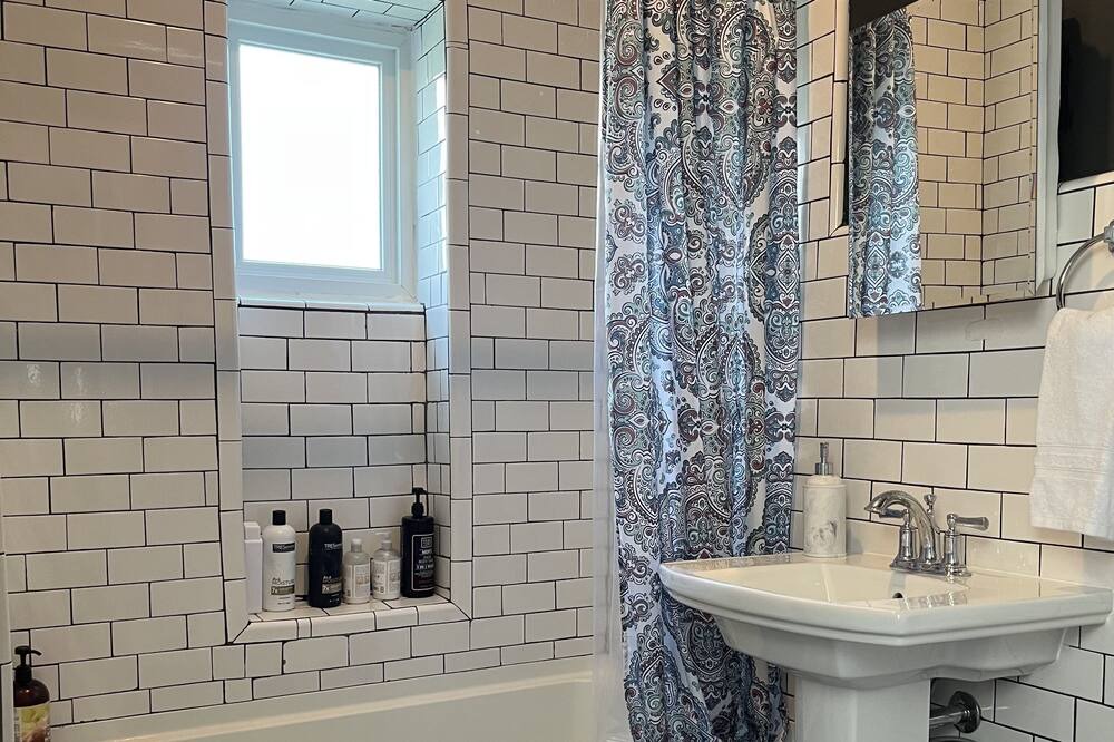 Photo of Bathroom in Front Park