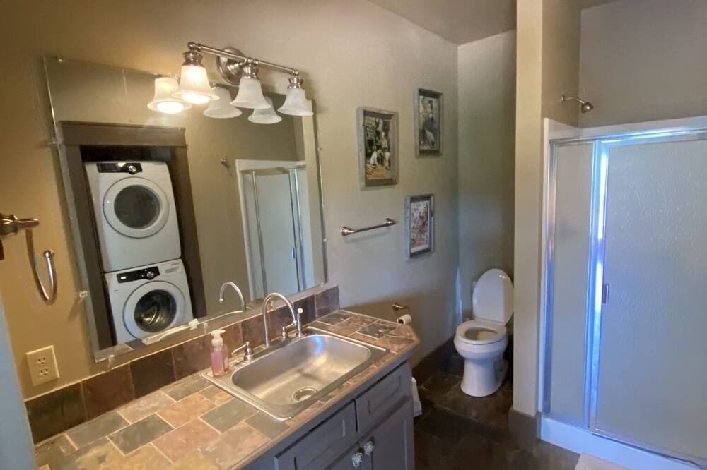 Photo of Bathroom in Hardy