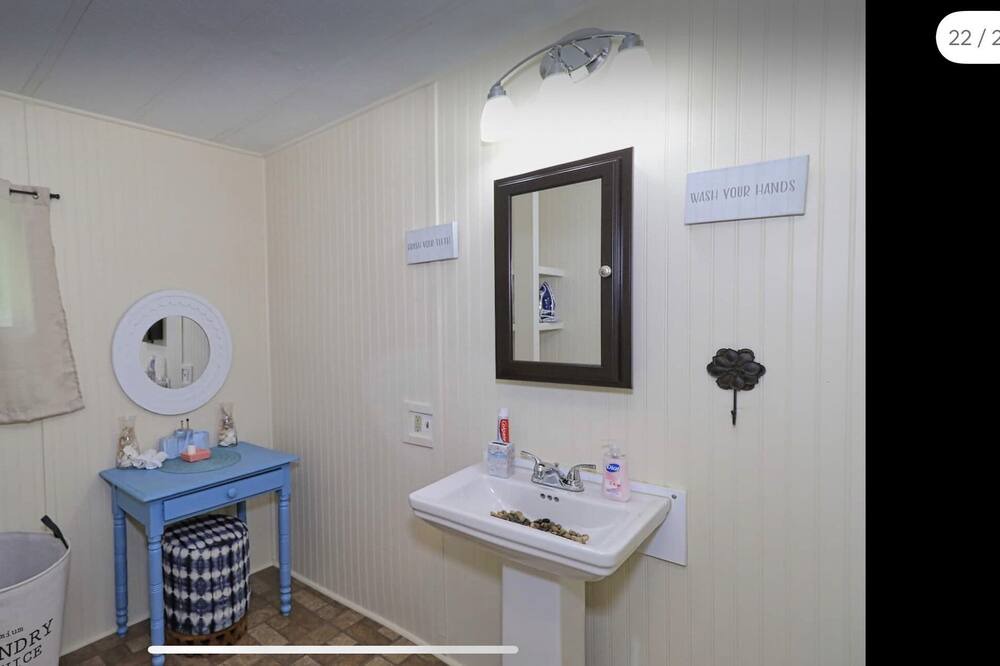 Photo of Bathroom in Elmo
