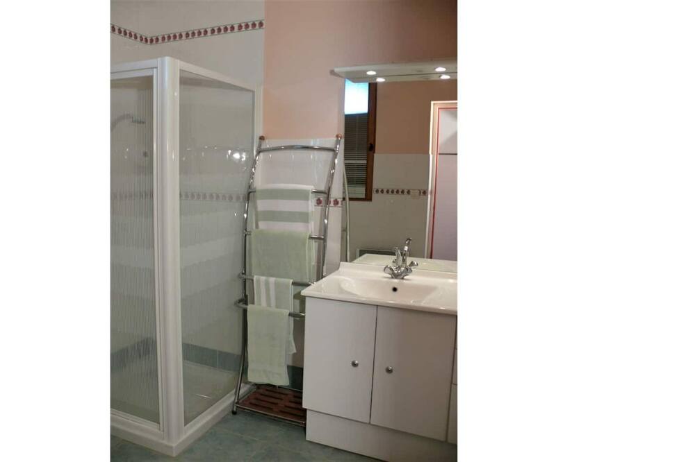 Photo of Bathroom in Montreuil-Bellay