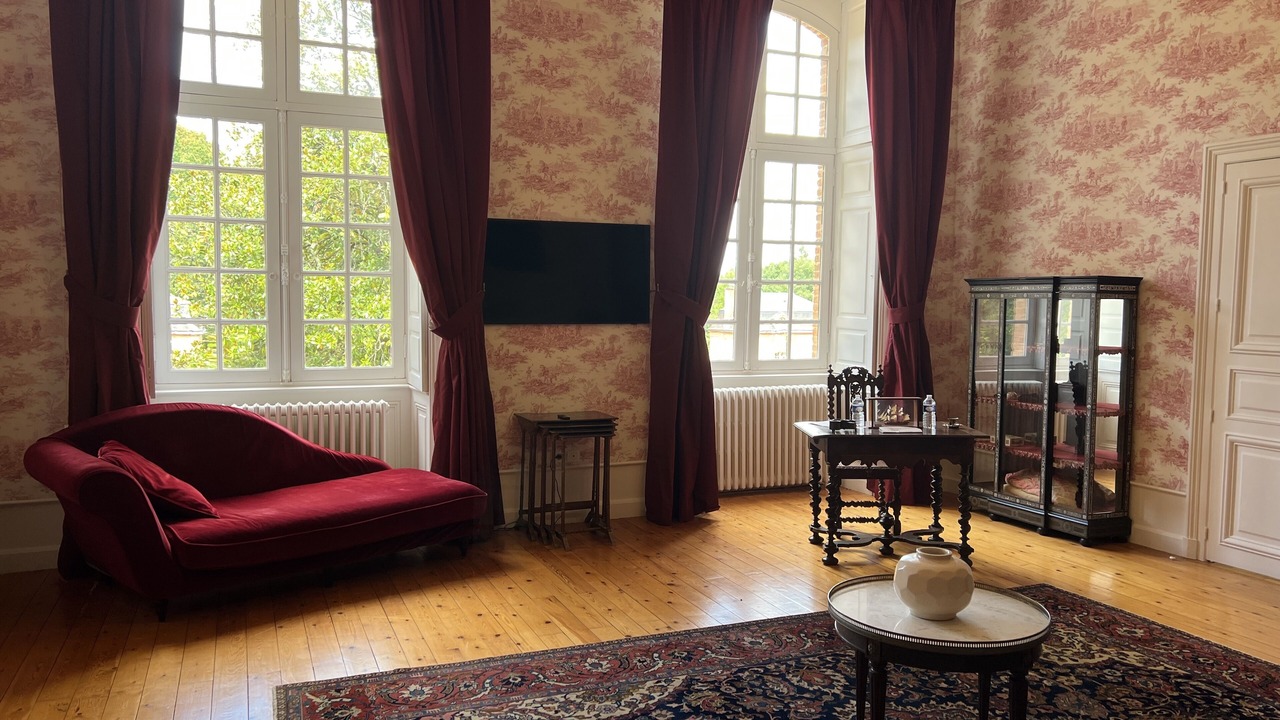 Photo of Bedroom in Lombron