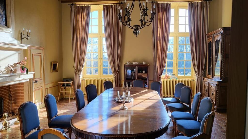 Photo of Others in Lombron