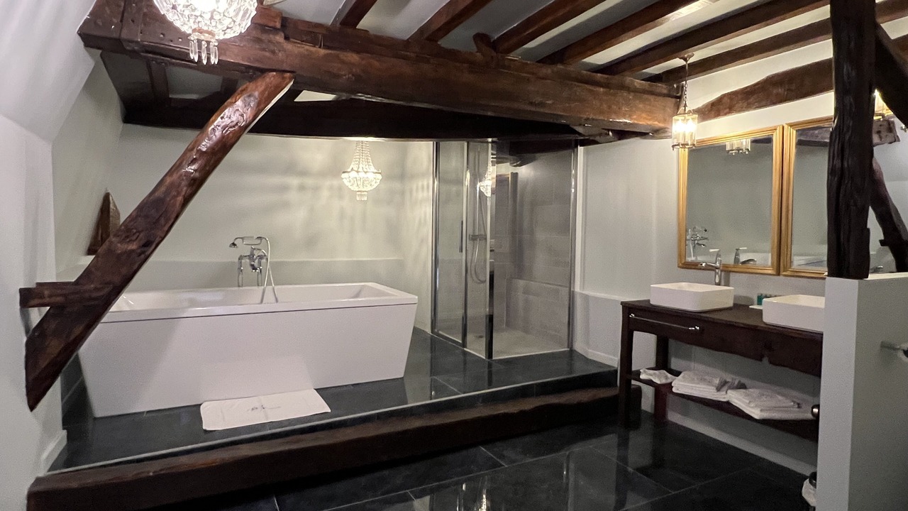 Photo of Bathroom in Lombron