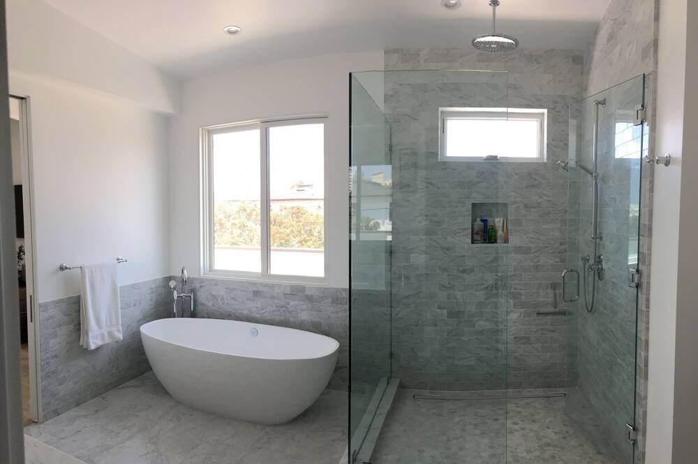 Photo of Bathroom in Tree Section