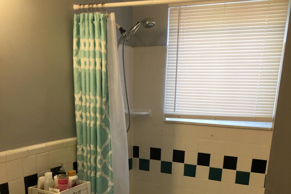 Photo of Bathroom in Oak Park