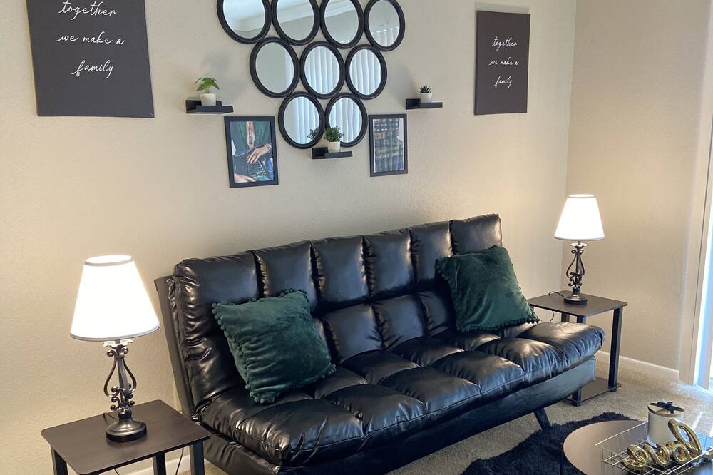 Photo of Livingroom in Lazybrook/Timbergrove