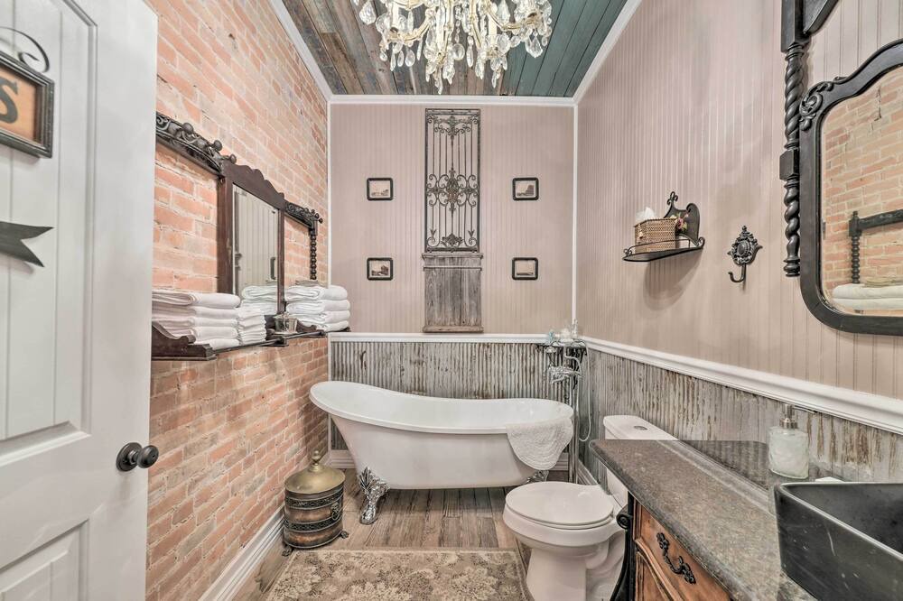 Photo of Bathroom in Calvert