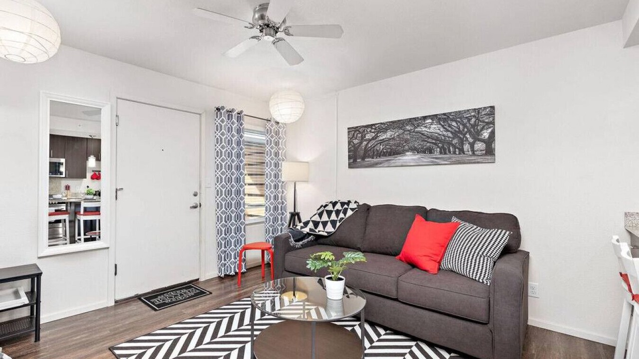 Photo of Livingroom in Prairie Village