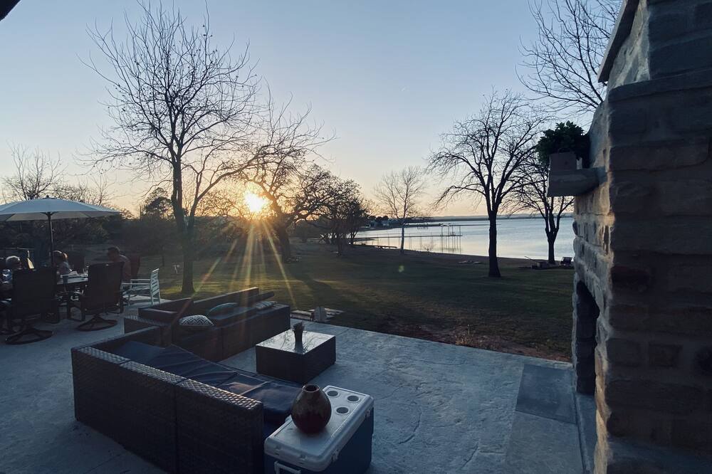 Photo of Patio Balcony in Tow