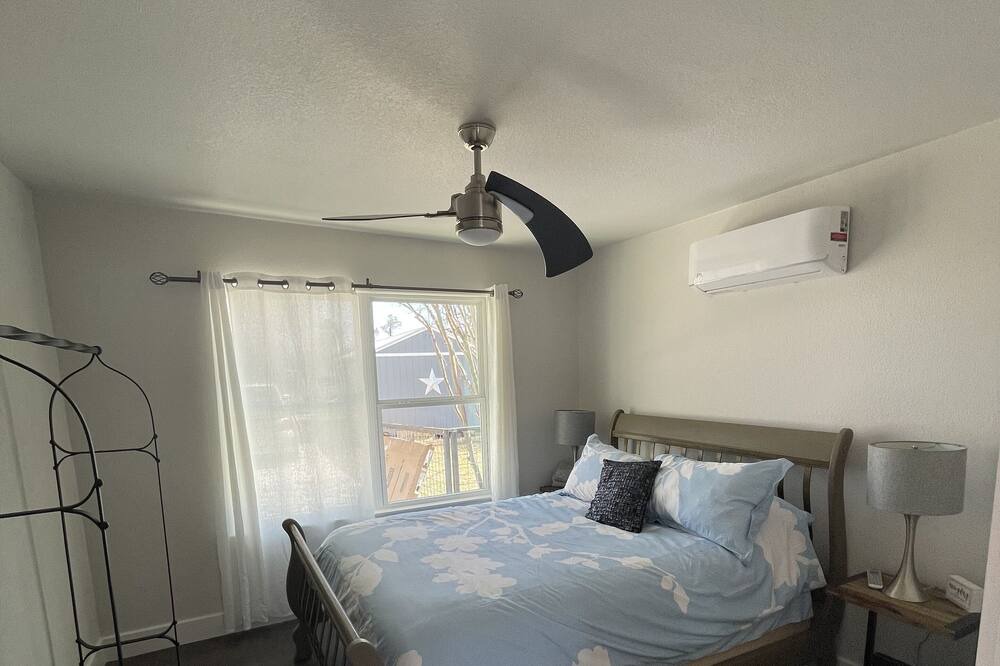 Photo of Bedroom in Tow