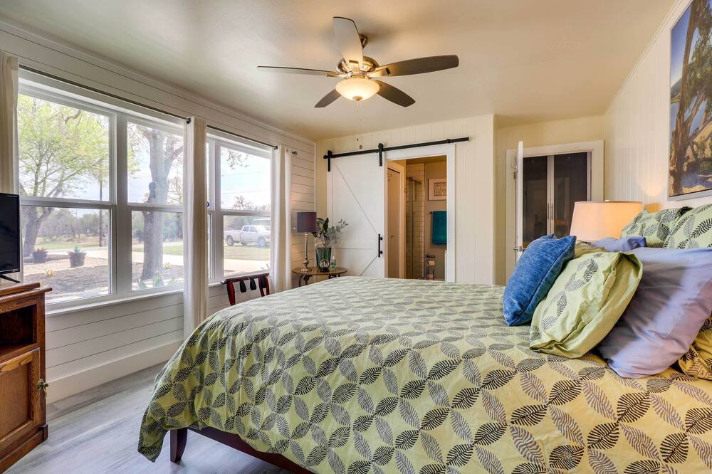 Photo of Bedroom in Tow