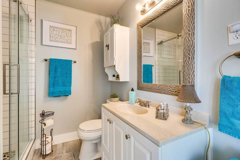 Photo of Bathroom in Tow