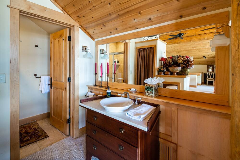 Photo of Bathroom in Saddle Ridge