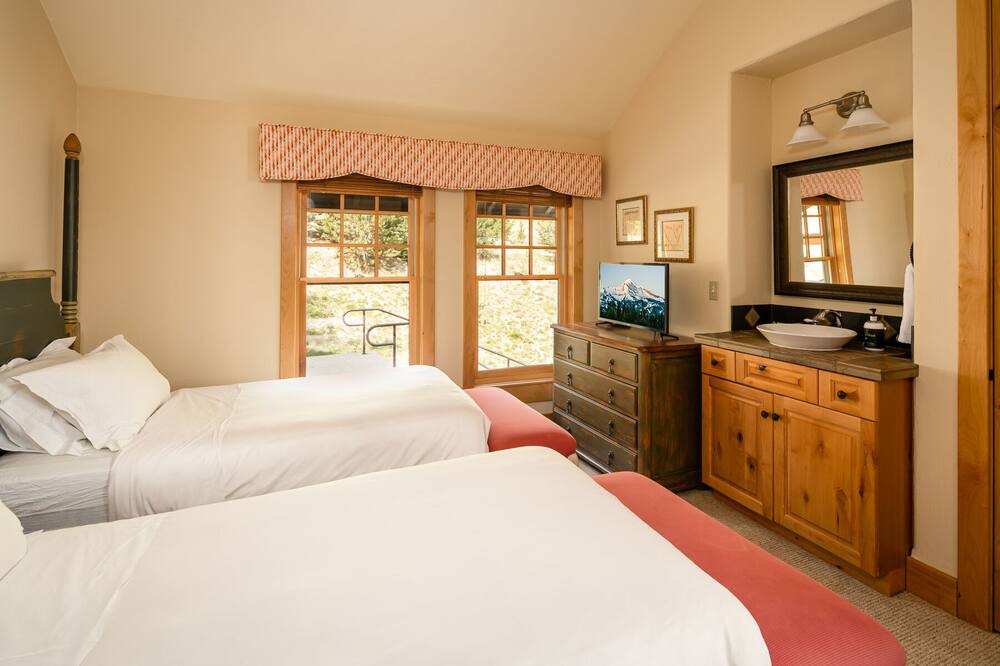 Photo of Bedroom in Saddle Ridge