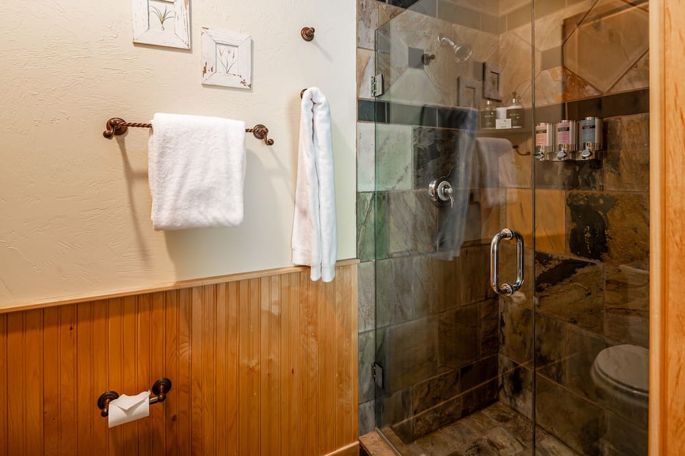 Photo of Bathroom in Saddle Ridge
