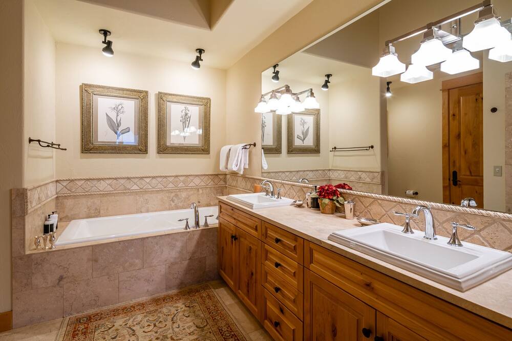 Photo of Bathroom in Saddle Ridge