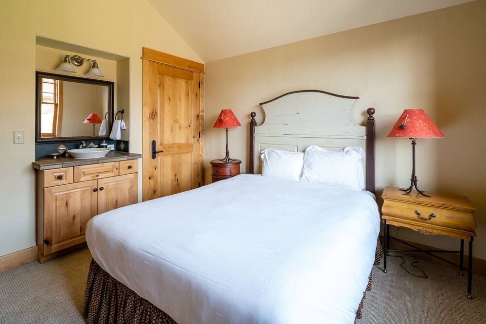 Photo of Bedroom in Saddle Ridge