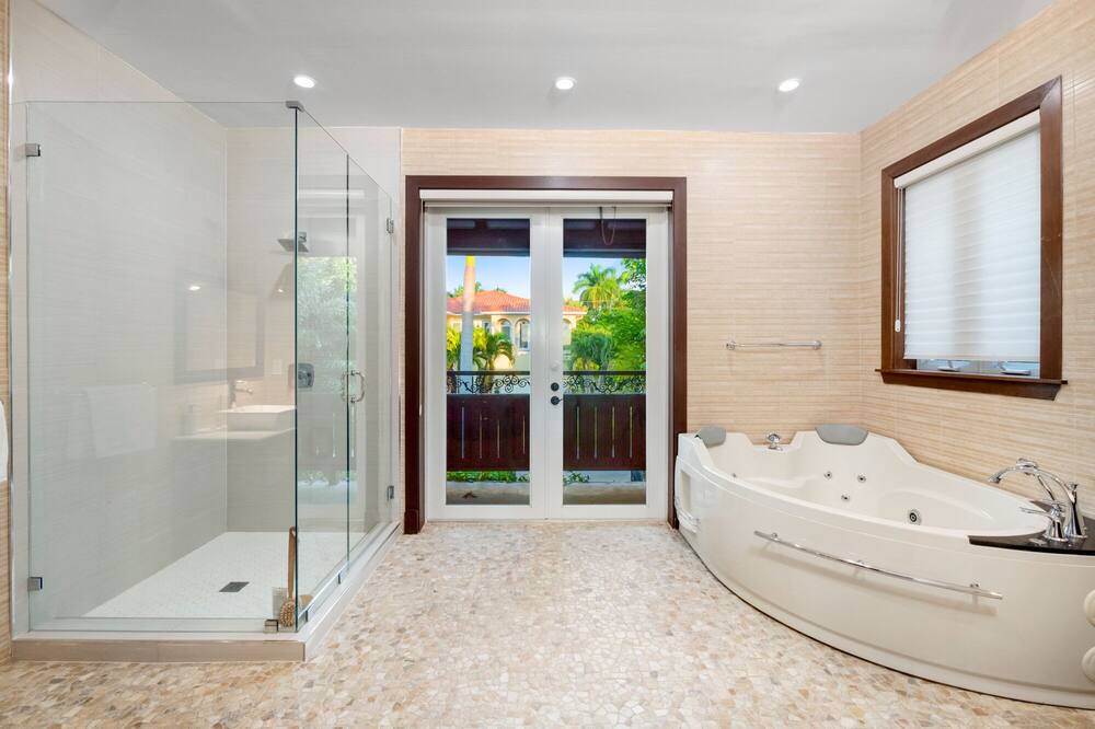 Photo of Bathroom in North Bay Village