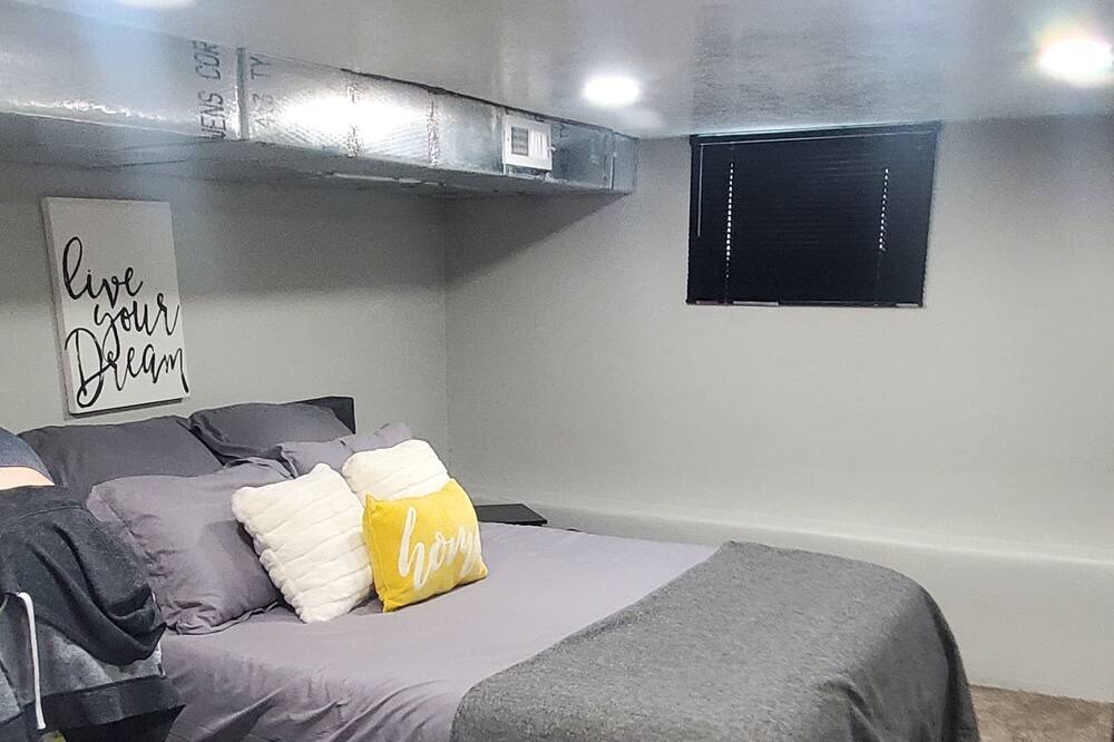 Photo of Bedroom in Centerville