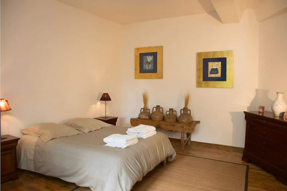 Photo of Bedroom in Tilly-sur-Seulles