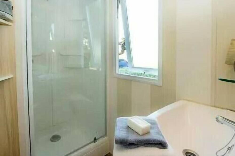 Photo of Bathroom in Chateauneuf-de-Galaure