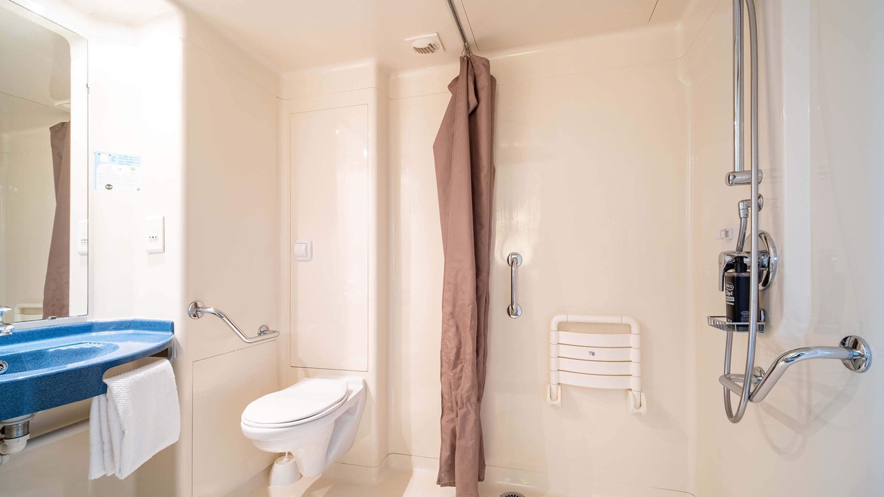 Photo of Bathroom in Calais Frethun
