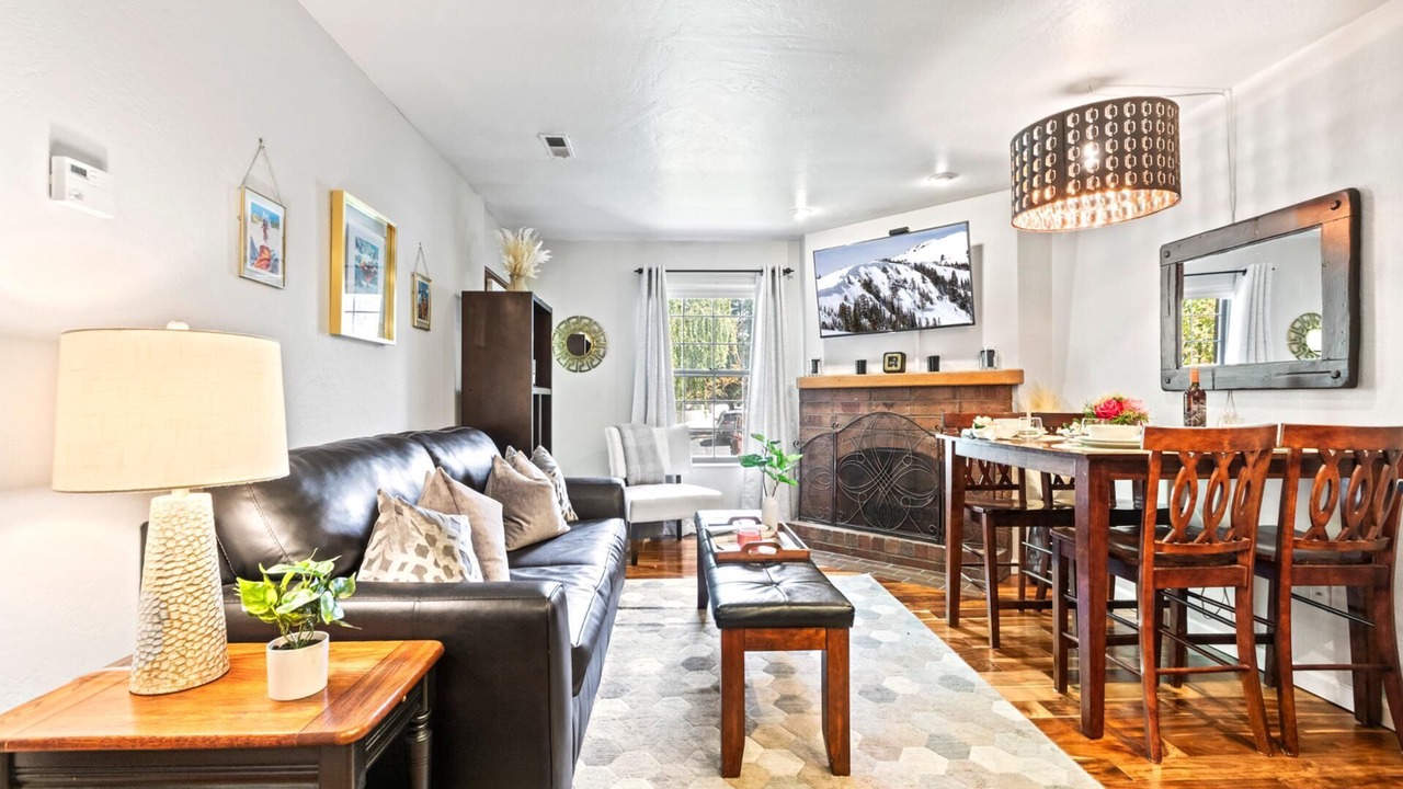 Photo of Livingroom in North Park City