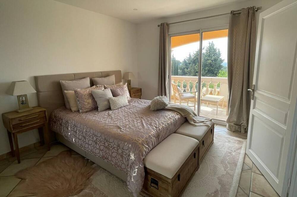 Photo of Bedroom in Saint-Saturnin-les-Avignon