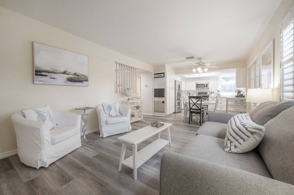 Photo of Livingroom in Beach Park