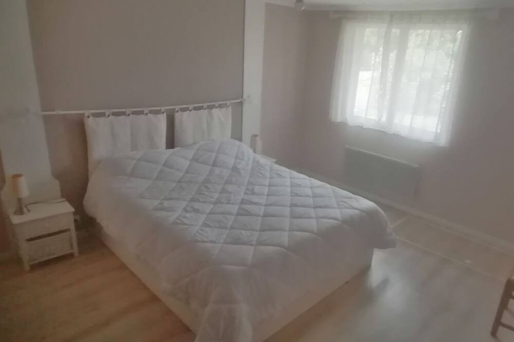 Photo of Bedroom in Savigny-en-Veron