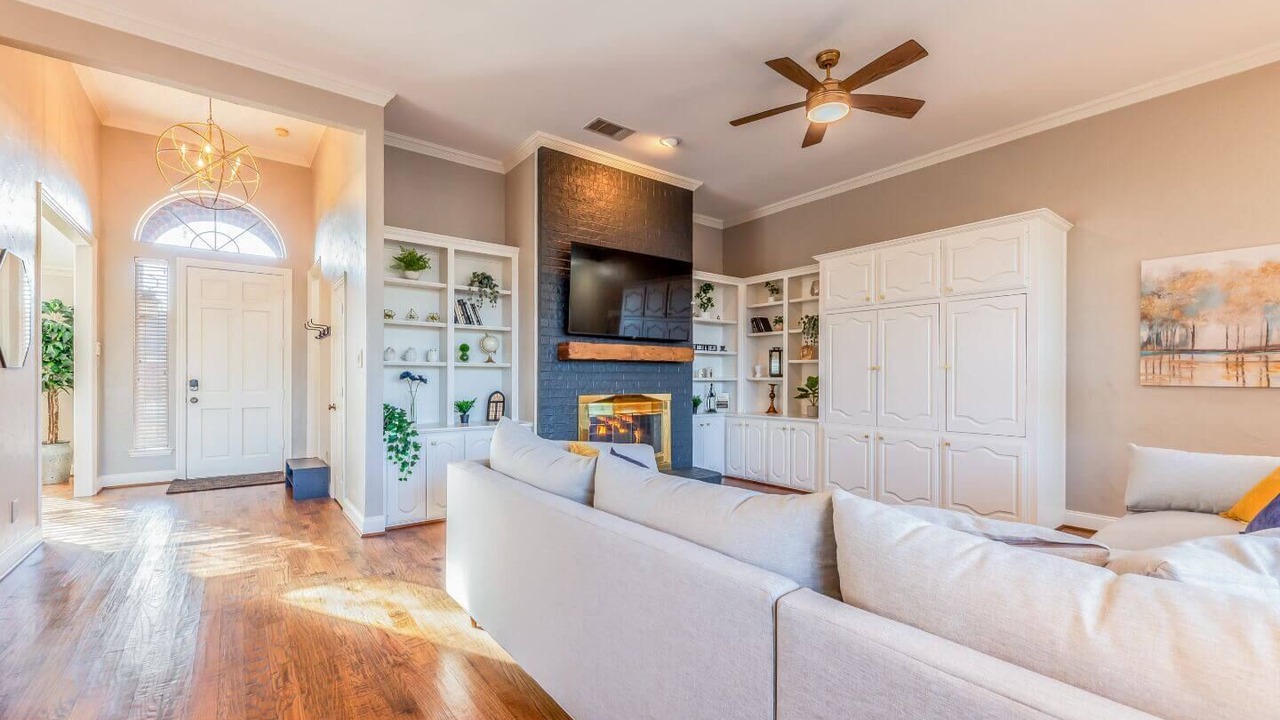 Photo of Livingroom in Far North Dallas