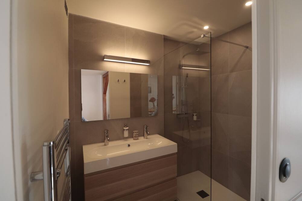 Photo of Bathroom in Epernay