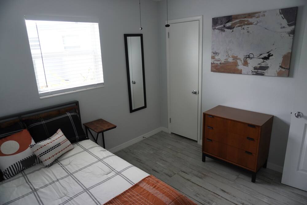 Photo of Bedroom in Lake Worth Corridor