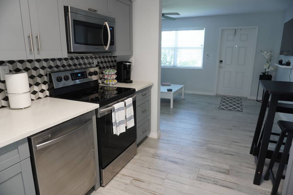 Photo of Kitchen in Lake Worth Corridor