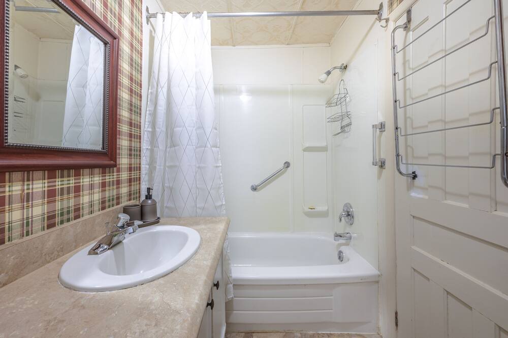 Photo of Bathroom in Fort Erie