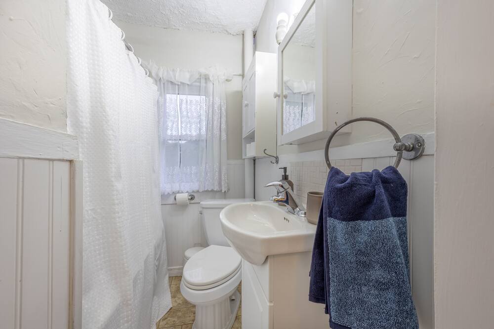 Photo of Bathroom in Fort Erie