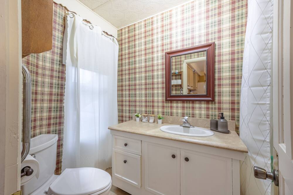 Photo of Bathroom in Fort Erie