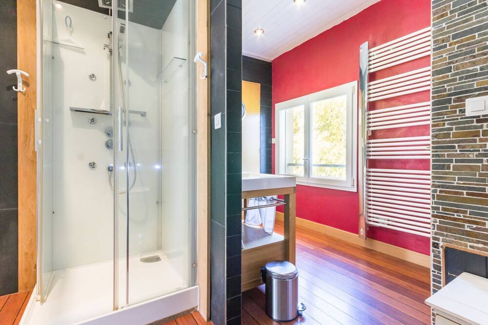 Photo of Bathroom in La Chapelle-sur-Erdre