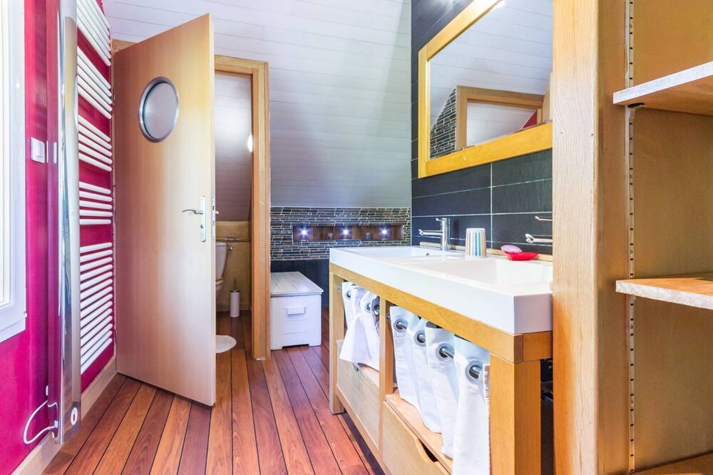 Photo of Bathroom in La Chapelle-sur-Erdre