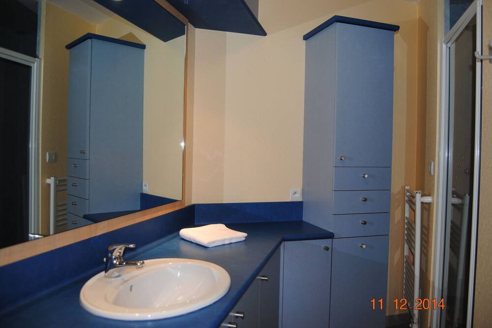 Photo of Bathroom in Pontorson