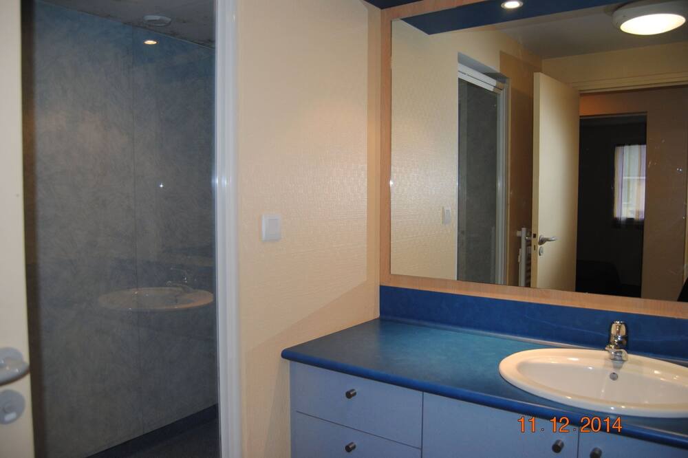Photo of Bathroom in Pontorson