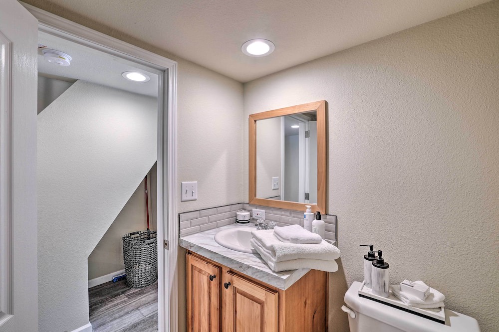 Photo of Bathroom in Canyonville
