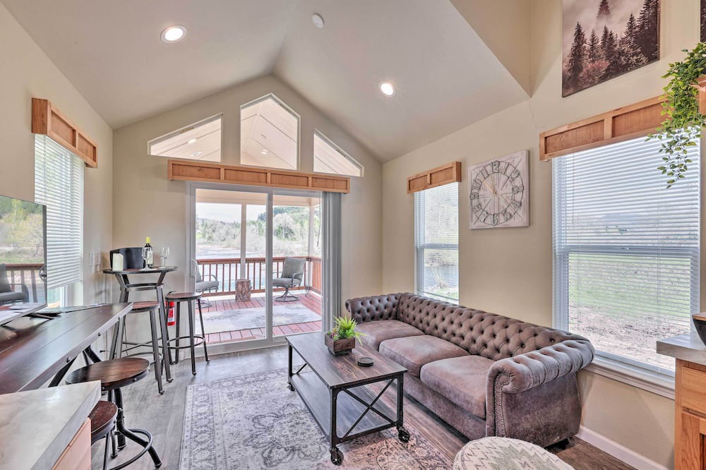 Photo of Livingroom in Canyonville