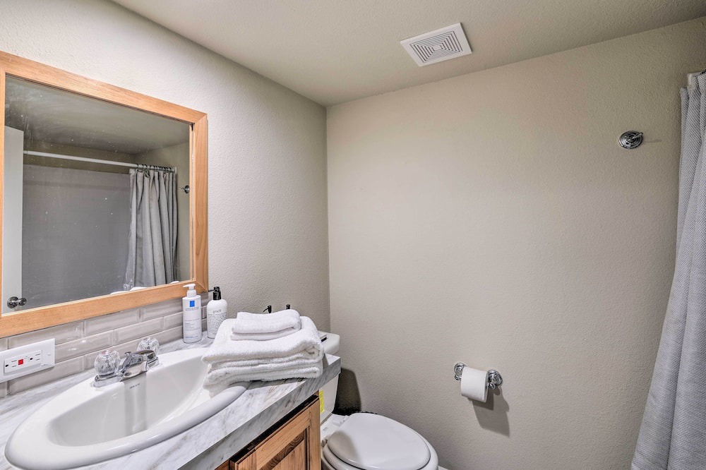 Photo of Bathroom in Canyonville