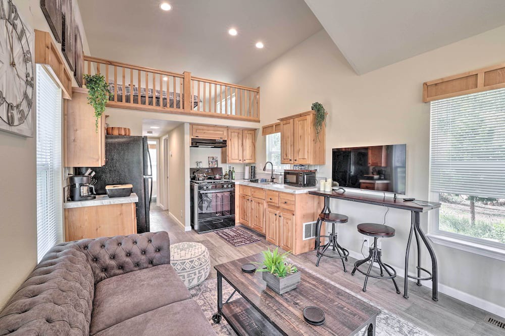 Photo of Bedroom in Canyonville