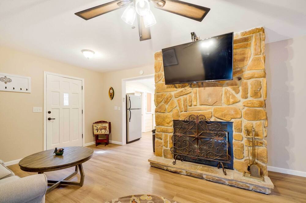 Photo of Livingroom in Flat Hollow Marina