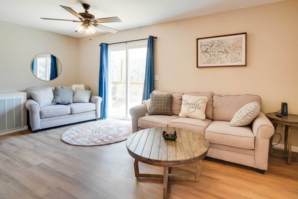 Photo of Bedroom in Flat Hollow Marina